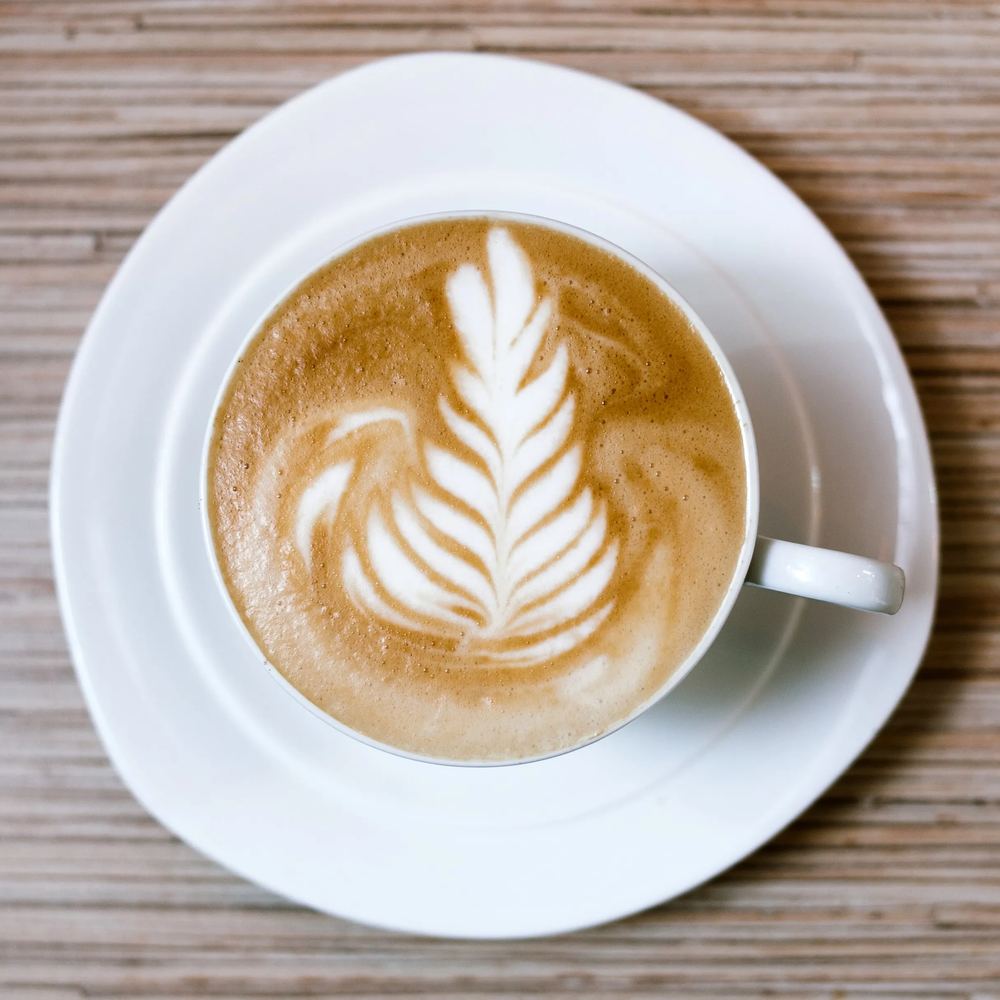 Cappuccino mit Latte Art im Ideenreich