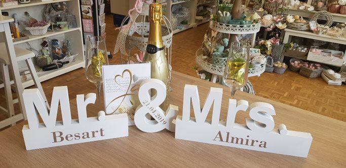 Personalisierte Holzschriftzüge Mr und Mrs